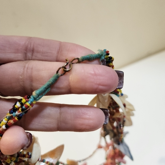 Women's Vintage Seashell Necklace - Picture 8 of 10